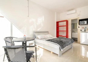Elegant Studio in New Atlit with Garden & BBQ, 3 Min to Beach, Free Netflix